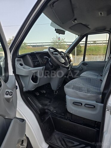 Ford Transit-8