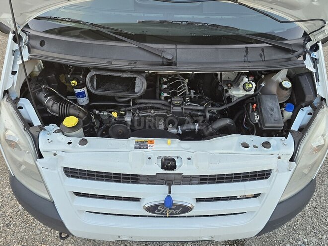 Ford Transit-19