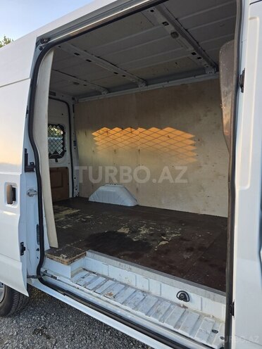 Ford Transit-18