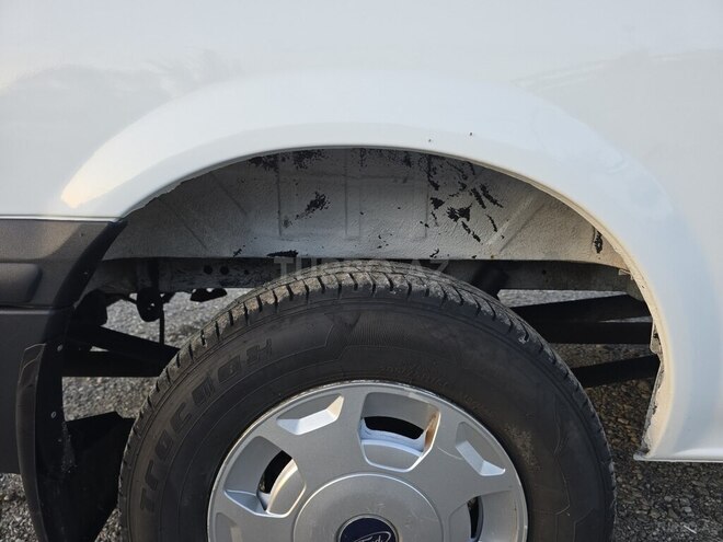 Ford Transit-21