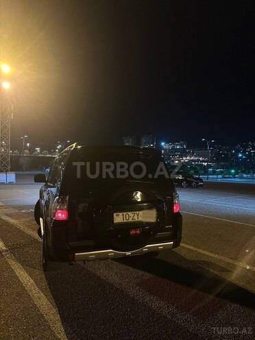 Mitsubishi Pajero-8