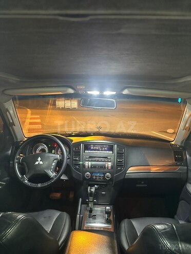 Mitsubishi Pajero-13