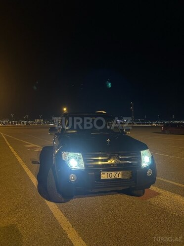 Mitsubishi Pajero-4