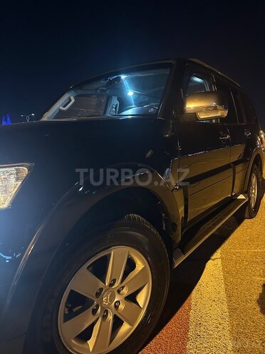Mitsubishi Pajero-5