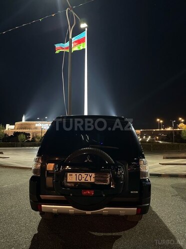 Mitsubishi Pajero-7