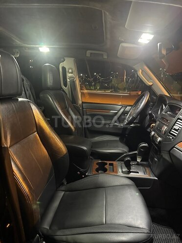 Mitsubishi Pajero-10
