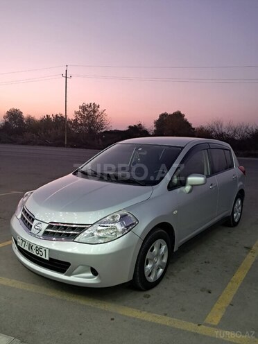 Nissan Tiida-1