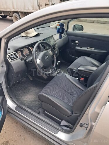 Nissan Tiida-5