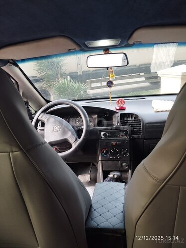 Opel Zafira-2