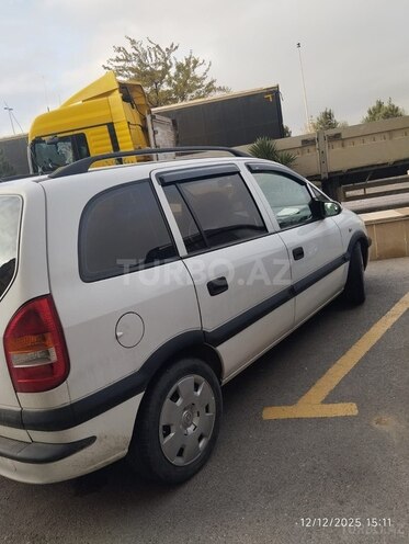 Opel Zafira-8