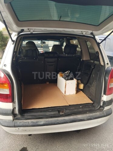 Opel Zafira-9