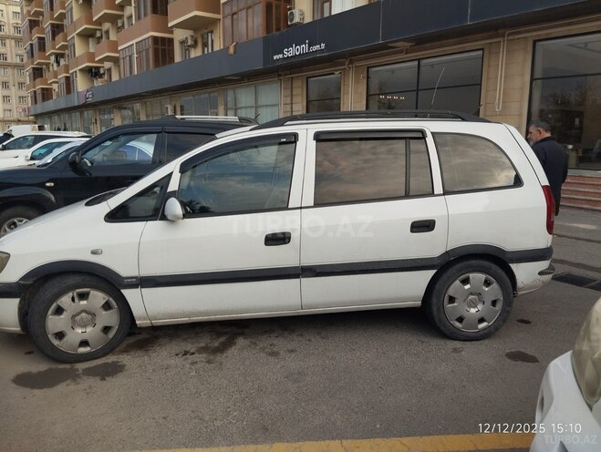 Opel Zafira-5