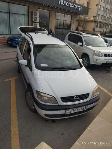 Opel Zafira-1