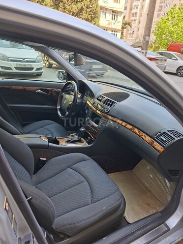 Mercedes E 240-12