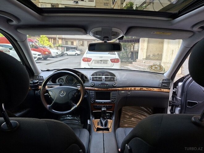 Mercedes E 240-10
