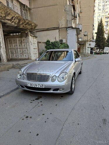 Mercedes E 240-4