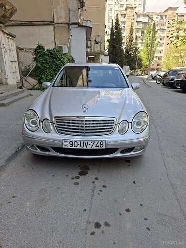 Mercedes E 240-1
