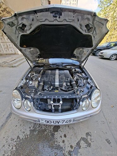 Mercedes E 240-2