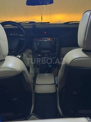 Hummer H3-12