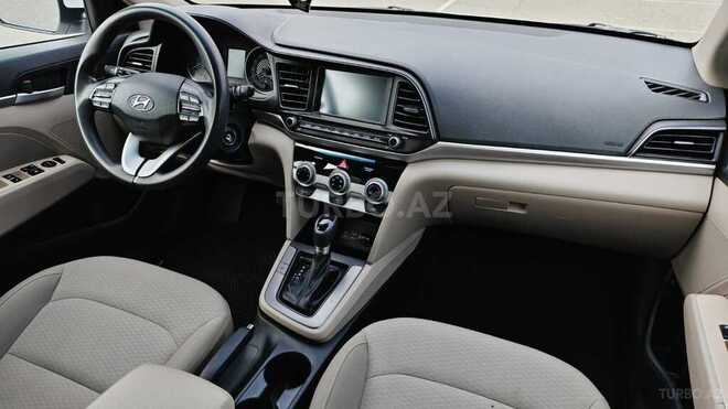 Hyundai Elantra-17