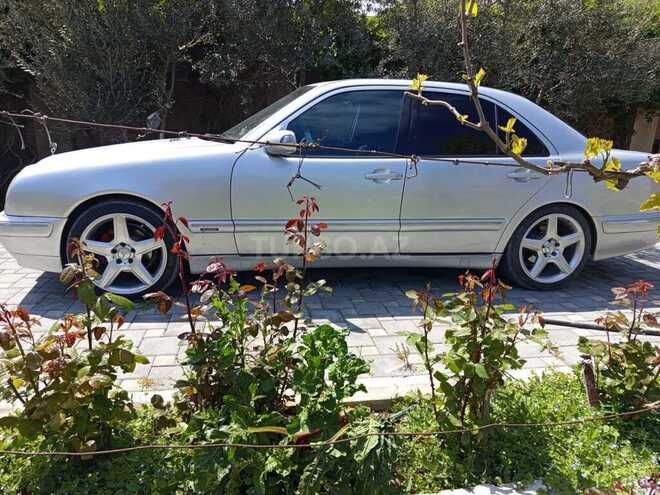 Mercedes E 240-3