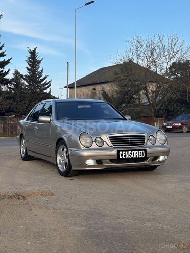 Mercedes E 220-1
