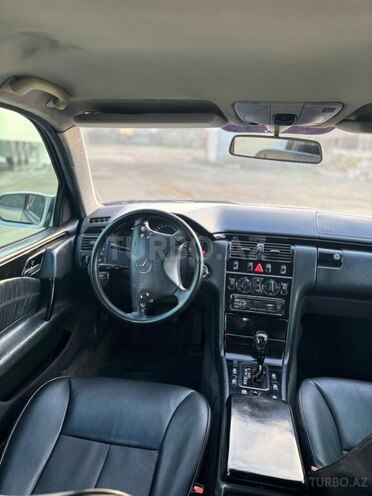 Mercedes E 220-8