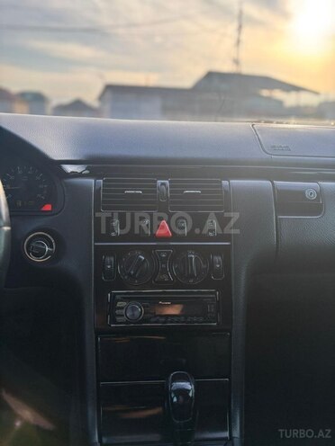 Mercedes E 220-9