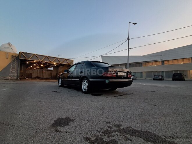 Mercedes E 280 4MATIC-2