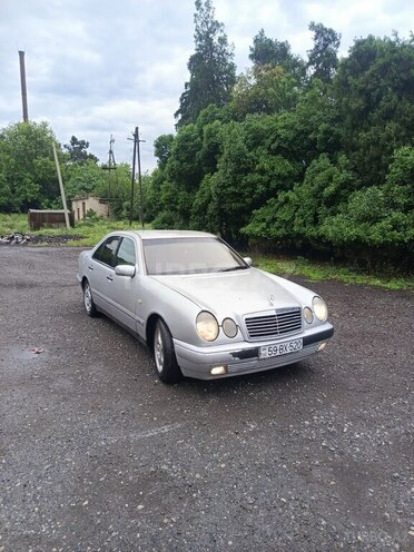 Mercedes E 220-2
