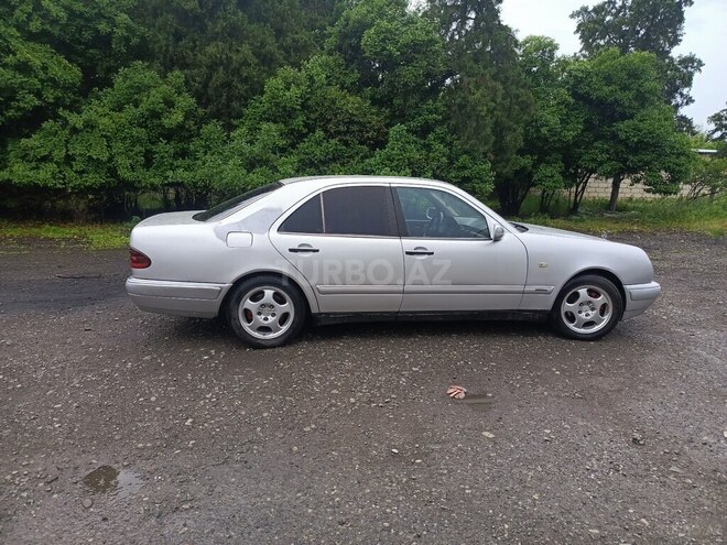 Mercedes E 220-4