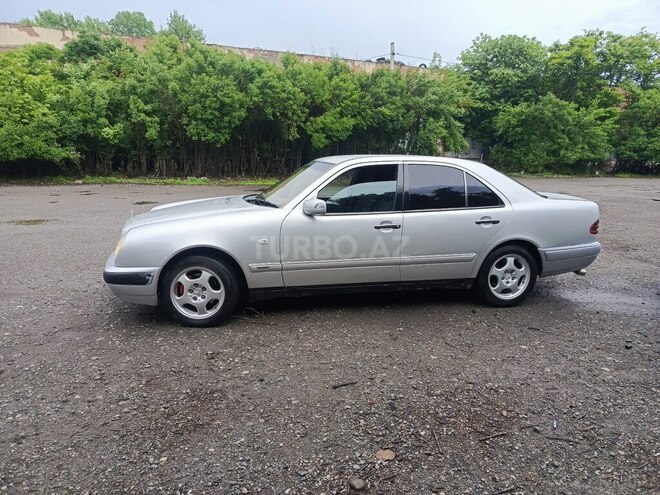 Mercedes E 220-5