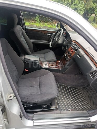 Mercedes E 220-7