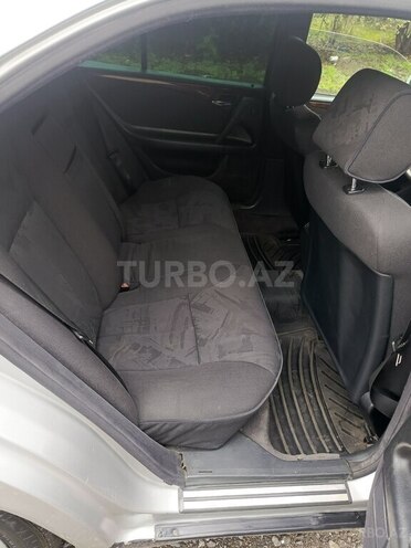 Mercedes E 220-8