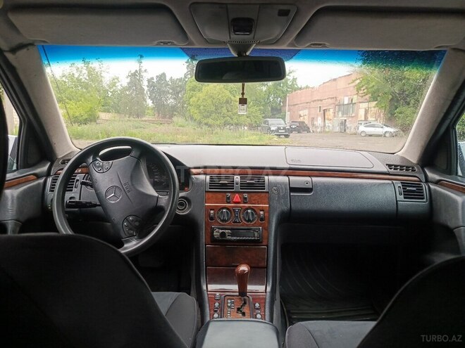 Mercedes E 220-9
