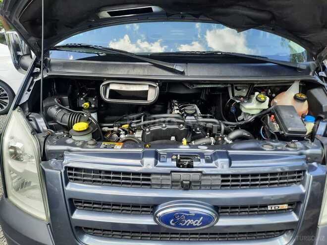 Ford Transit-14