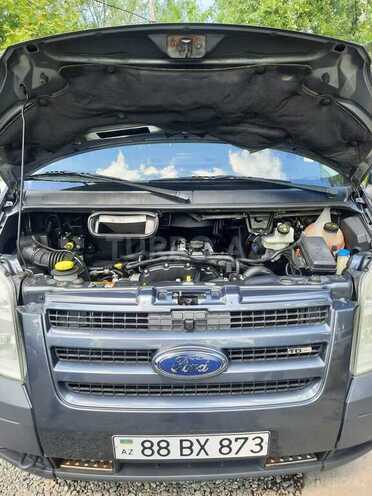 Ford Transit-15