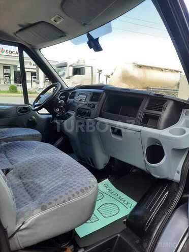 Ford Transit-7