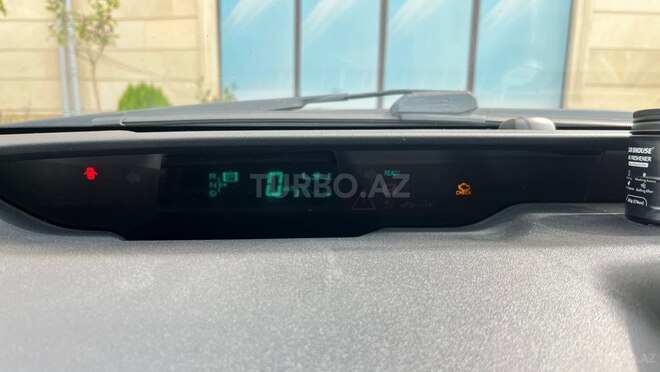 Toyota Prius-8