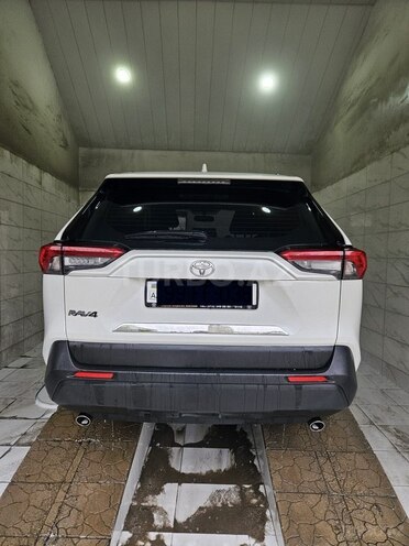 Toyota RAV4-11