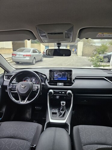 Toyota RAV4-12