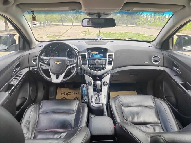 Chevrolet Cruze-12