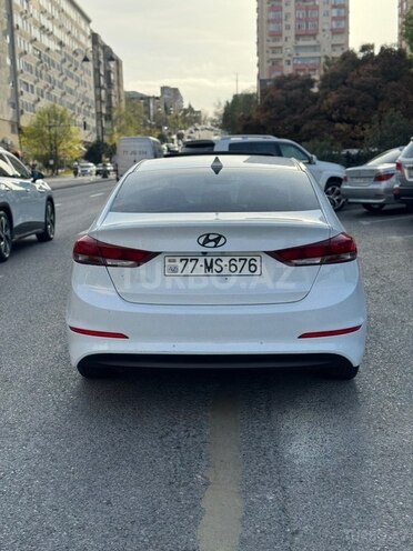 Hyundai Elantra-5