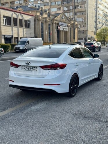 Hyundai Elantra-4