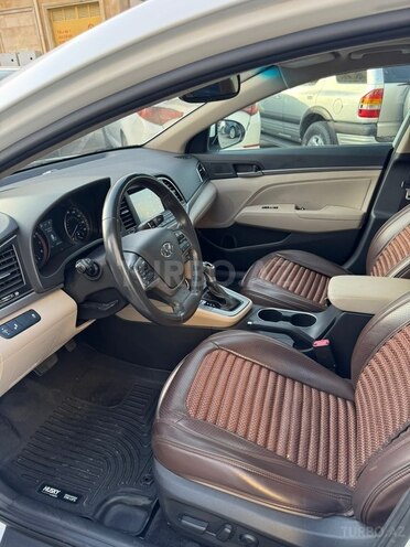 Hyundai Elantra-7