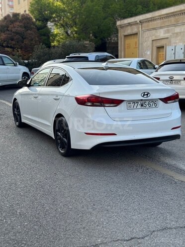 Hyundai Elantra-6