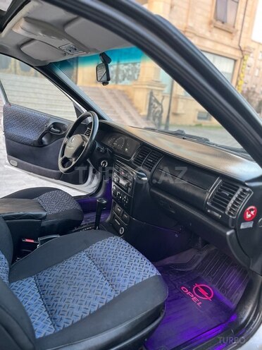 Opel Vectra-4