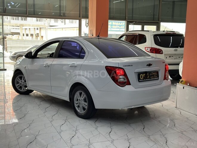 Chevrolet Aveo-5