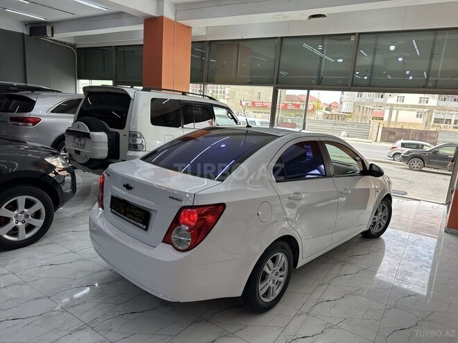Chevrolet Aveo-8