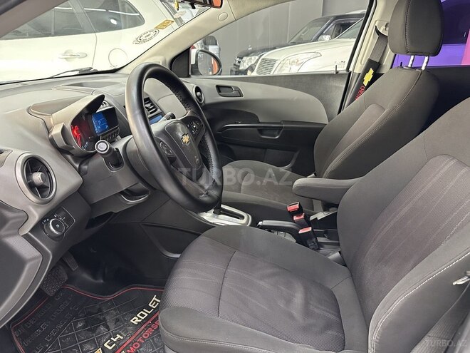 Chevrolet Aveo-12